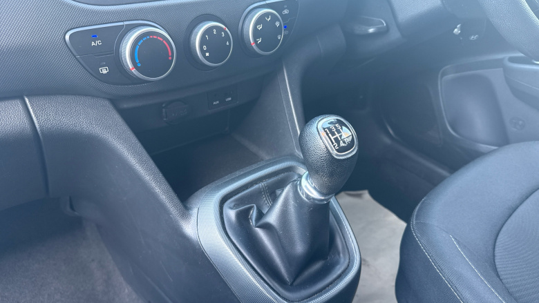 Hyundai i10 1.0 SE 5dr Petrol Hatchback